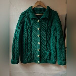 Green Chunky Handknit Cable Knit Women's Sweater with Pockets
